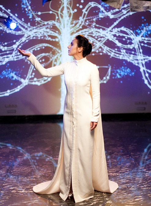 Джамала, Катя Осадчая, Елена Кравец и звезды "1+1" спели гимн Украины